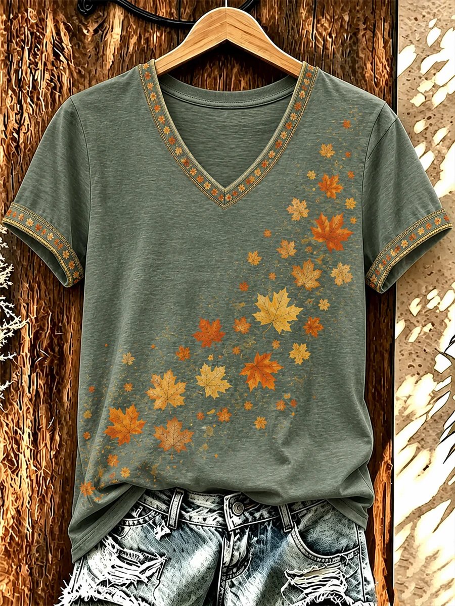 "Maple leaves are my favorite color" Comfortable T-Shirt