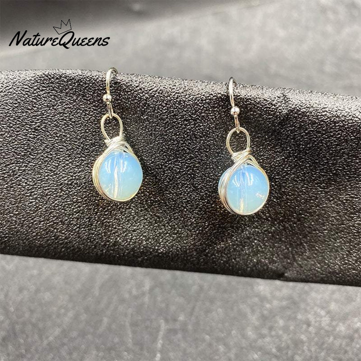 Round winding opal earrings